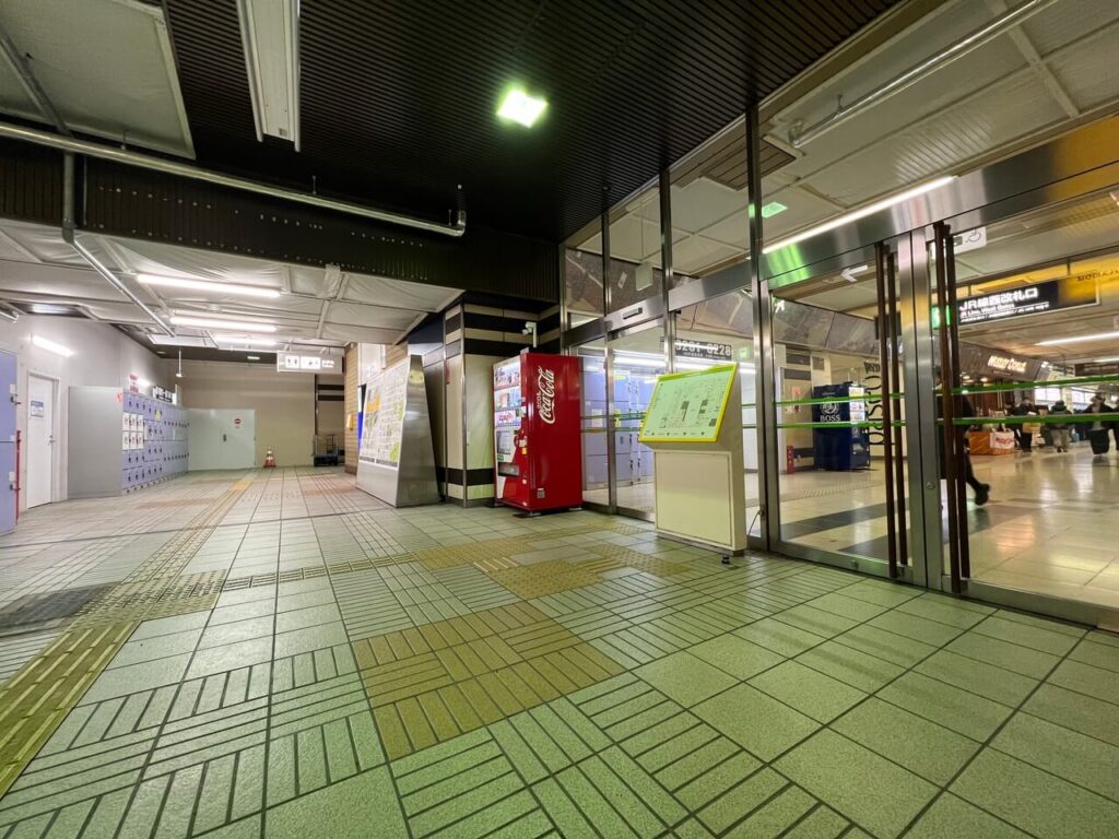 札幌駅の西コンコースの北側入り口のコインロッカー