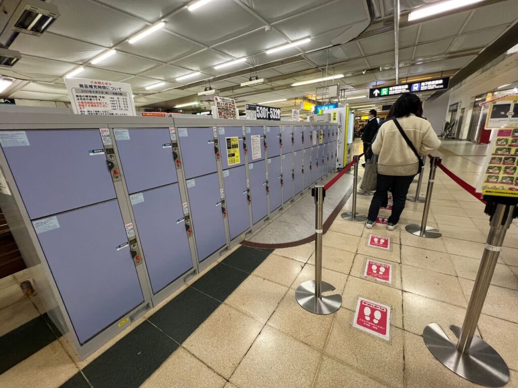札幌駅の西コンコースのサンドリア自販機隣のコインロッカー